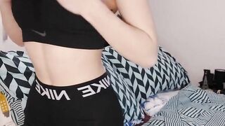 Webcam babe role-plays as your gym crush and cums thinking of you