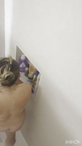 I spy on my stepsister while she showers