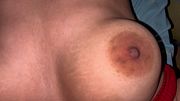 Hijastra se cambia de ropa delante de su padrastro y termina tragándose todo su semen! Subtitulado