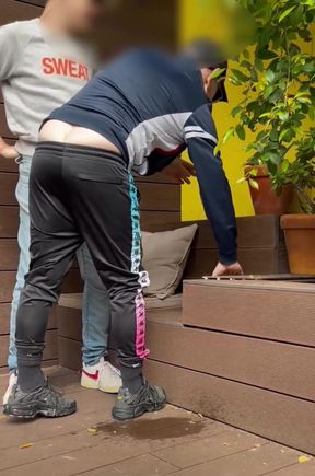 2 Boys Try to Pee in a Glass