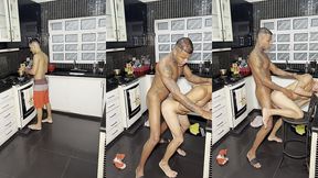 negao fode seu amigo branquinho na cozinha