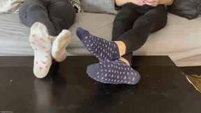 CHLOE AND KYLIE CHILLING OUT FOOTSIE - MP4 HD