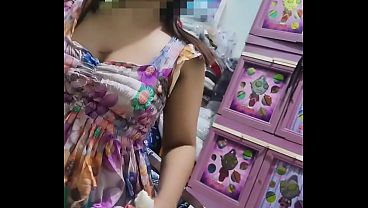 Kalau teman suamiku nginap di rumah, rasanya pengen aku ajak ngentot,