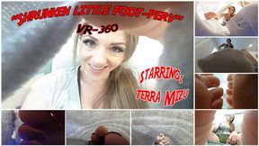 Shrunken little foot-perv - VR360