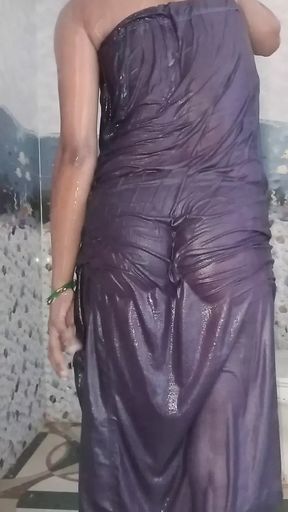 Priya&rsquo;s new bathing video in petticoat &ndash; hot bathing