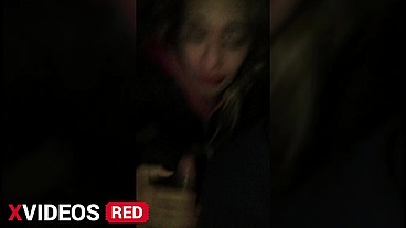 Oficial de policia sube a la patrulla a la mejor mamadora de verga - Natalia Delgado