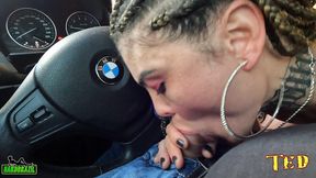 coloquei a novinha para dar aquela mamada dentro do carro - mirella dias