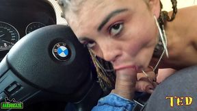 coloquei a novinha para dar aquela mamada dentro do carro - mirella dias