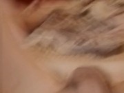 Tutto arrapato mi sparo una sega esce tanta sborra e piscio dopo sborrato