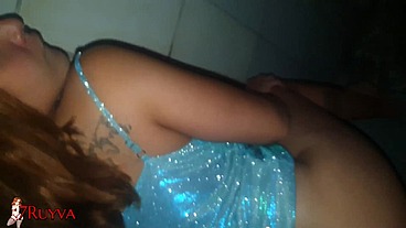 “EU TINHA 18 ANOS” Corno deixa esposa ir sem calcinha para uma festa na republica
