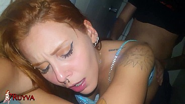 “EU TINHA 18 ANOS” Corno deixa esposa ir sem calcinha para uma festa na republica