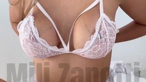 Meprob� mi nueva lencer�a y termine masturbandome hasta hacer squirt