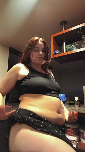 Nicole Passat Has Gained Weight and Shows Your Her Meaty Pussy and Thick Body