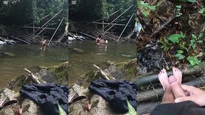 desnudo en el rio, me masturbo y me orino en los pies