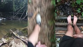 desnudo en el rio, me masturbo y me orino en los pies
