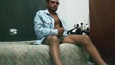 Moreno gostoso top pauzudo masturbação