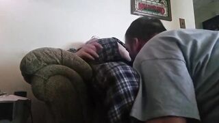 Amateur hunk blows his chubby daddy bear and takes a fat load in his mouth