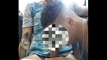 Preto de favela veio fazer tatuagem e terminou mamando a rola grossa