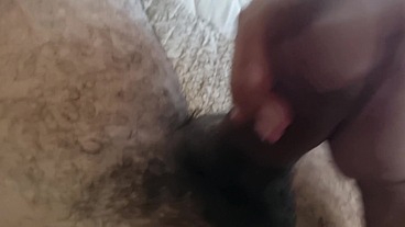 Chupando o pau grosso do vizinho e logo o leite se fez derramado.