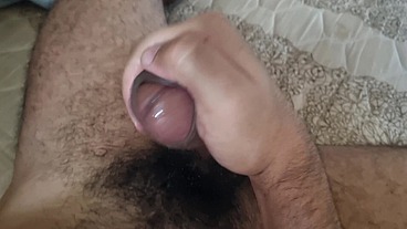 Chupando o pau grosso do vizinho e logo o leite se fez derramado.