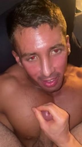 MUSCLE DUDE SWALLOW A BIG LOAD - ONLYFANS: THEGRANDEE