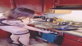 Curvy EXPERIENCED LADY cooks up a storm in lacy lingerie