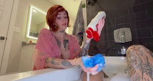 Tattooed Redhead Stepmom With Big Tits Gives Sloppy Handjob In Bubble Bath