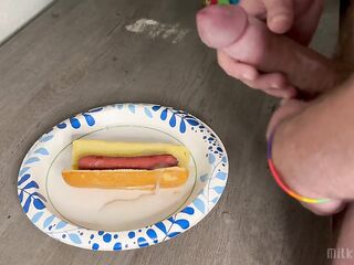 Hung Bodybuilder Discharges Ropes Onto His Hawt Dog 5 Times in a Row