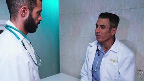 doutor mauro foi ser examinado pelo seu colega o doutor moises conhecido com cavalao e nos exames nao deu nada e deu sua rolona para mamar