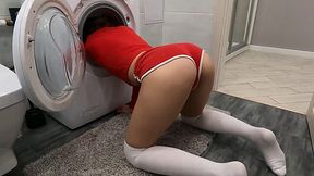 Guy is ready to rescue his stepsister out of the washing machine for a fee in one cumshot on her pussy