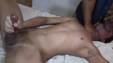 YURI GAÚCHO - MARIDO DOTADÃO FODENDO O RABO DO PUTINHO - URSO BRASILEIRO DOTADO MACETANDO O MARIDO - LEITANDO A BOQUINHA DO PUTINHO