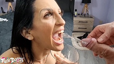 Brazilian MILF Vitoria Von Teese PISS & ANAL TRAINING