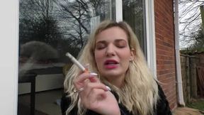 Dolly Smoking