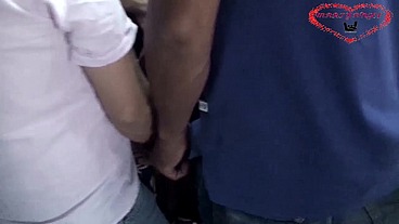 Ami esposa golosita le encanta estar rodeada de pollas grandes (GANG BANG)