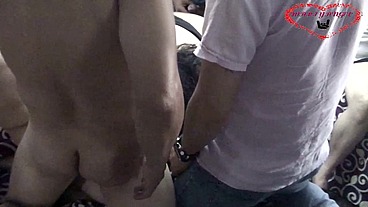 Ami esposa golosita le encanta estar rodeada de pollas grandes (GANG BANG)