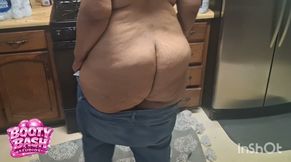 JAMAL ANAL KING FILMS ANAL QUEEN DAILY SO YOU CAN SEE HER PHAT JUICY ASS