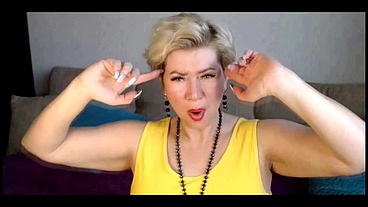 MY SWEET WIFE IS A WEBCAM SLUT-2 .!. A dildo in the pussy of a mature beauty and a perky playful wagging of her ass... (full version)