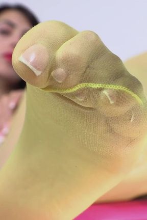 Gorgeous Babe Petra Adores Posing Her Brilliant Feet in Her Favorite Yellow Pantyhose