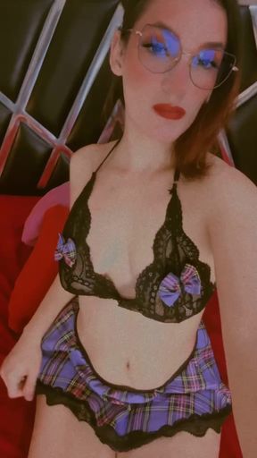 Milfy cutie shows off her natural tits and pussy
