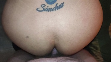Me cogen, me dan por el culo y luego me deja su leche en la lengua