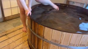 Naked Japanese woman enters a hot spring, breastfeeds and gives a handjob to make him ejaculate.