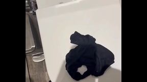 CLUBE DOS CUECAS.  EMPRESARIO USA A MESMA CUECA POR VARIOS DIAS E GOZA V&Aacute_RIAS VEZES NELA