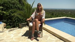 De Leon - poolside seduction!