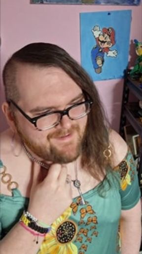 Desperate Enby anal adventurer