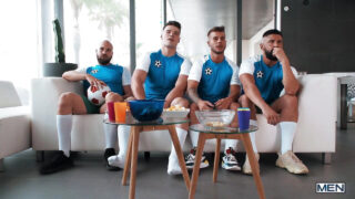 Blandras avsugning, ansiktsprut, svart, avrunkning, barbacka, fyrkant, amatörer, muskel – massiv dildo amatör unga Allen King, Justin Jett och Malik Delgaty i uniform rövknull