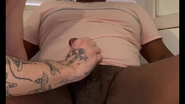 Negão arregaçando cuzinho rosa tatuado