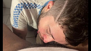 Negão arregaçando cuzinho rosa tatuado