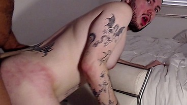 Negão arregaçando cuzinho rosa tatuado
