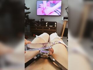 Cage integrity whilst watching foot fetish - Yumeliko