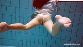 Juicy body teen Lola swims naked